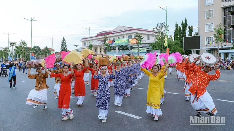 Lễ hội đường phố với chủ đề “Sắc màu Bình Thuận” trong Tuần lễ Văn hóa đường phố Bình Thuận năm 2023.