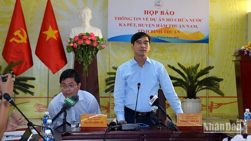 Bí thư Tỉnh ủy Bình Thuận Dương Văn An phát biểu tại buổi họp báo.