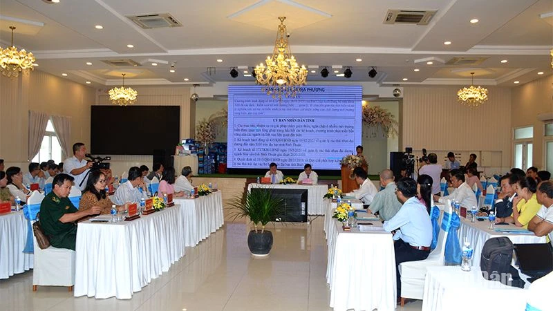 Tọa đàm “Bảo vệ môi trường biển để phát triển kinh tế bền vững” trong khuôn khổ hoạt động của Chương trình “Cùng ngư dân thắp sáng đèn trên biển” tại Bình Thuận.