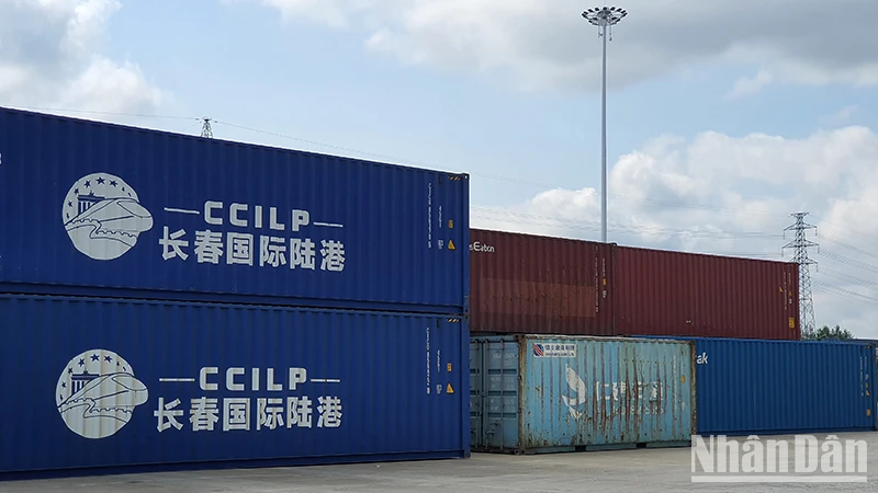 Bãi container ở Cảng đường bộ quốc tế Trường Xuân, thành phố Trường Xuân, tỉnh Cát Lâm, Trung Quốc (Ảnh: Hồ Quân)