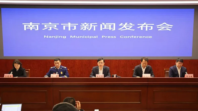 Chính quyền thành phố Nam Kinh họp báo thông tin về vụ hỏa hoạn. Ảnh: Weixun Jiangsu