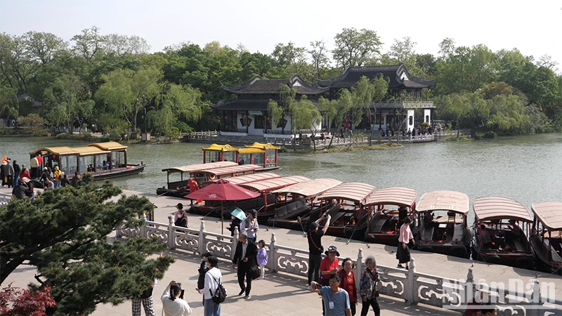 Ảnh minh họa: Một góc “tiểu Tây Hồ” ở thành phố Nam Kinh, Trung Quốc. (Ảnh: Hồ Quân)