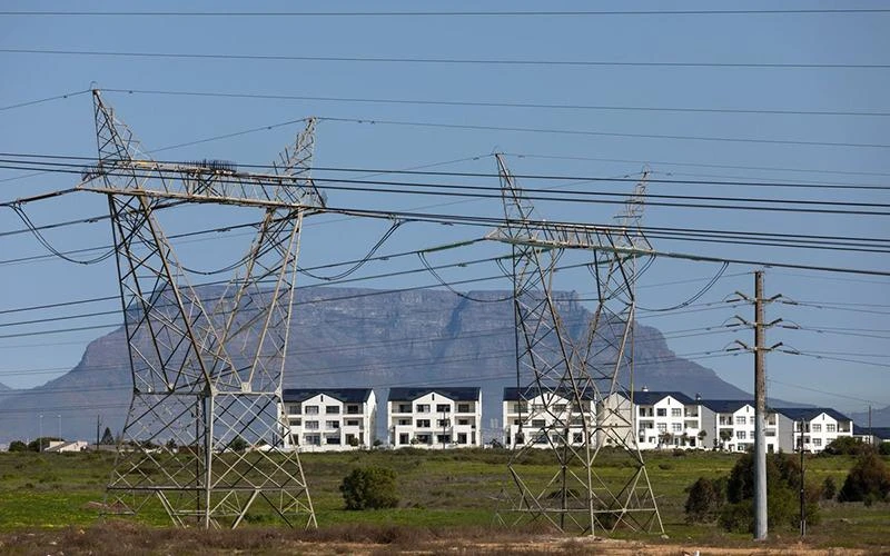 Trạm truyền tải điện ở thành phố Cape Town. (Ảnh LOOMBERG)