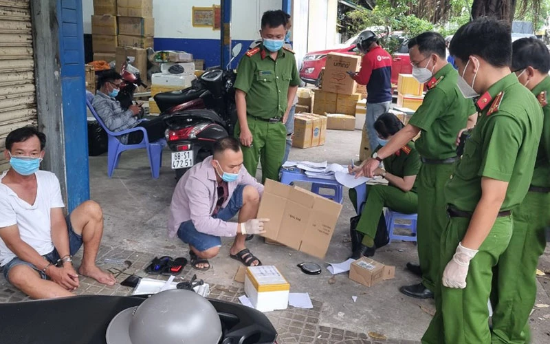 Công an tỉnh Kiên Giang bắt một vụ vận chuyển ma túy. (Ảnh Công an cung cấp)