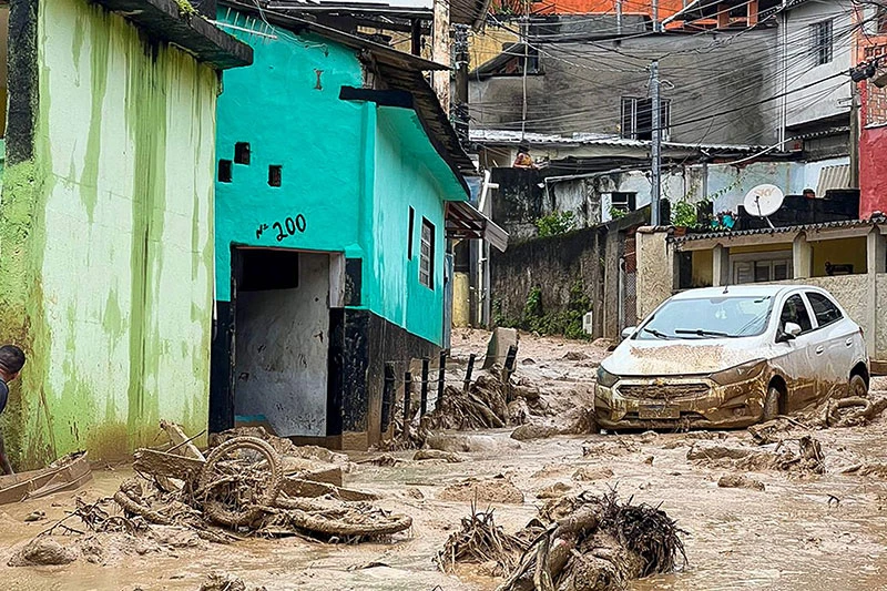 Mưa lớn gây lũ lụt tại San Sebastiao, Brazil. (Ảnh AFP)