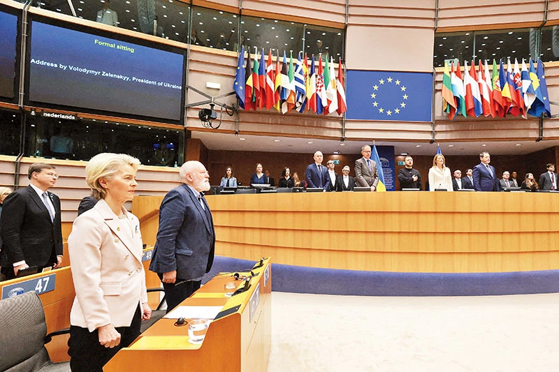 Phiên họp toàn thể của Nghị viện châu Âu với sự góp mặt của Tổng thống Ukraine Volodymyr Zelensky tại Bỉ ngày 9/2/2023. Ảnh | Reuters