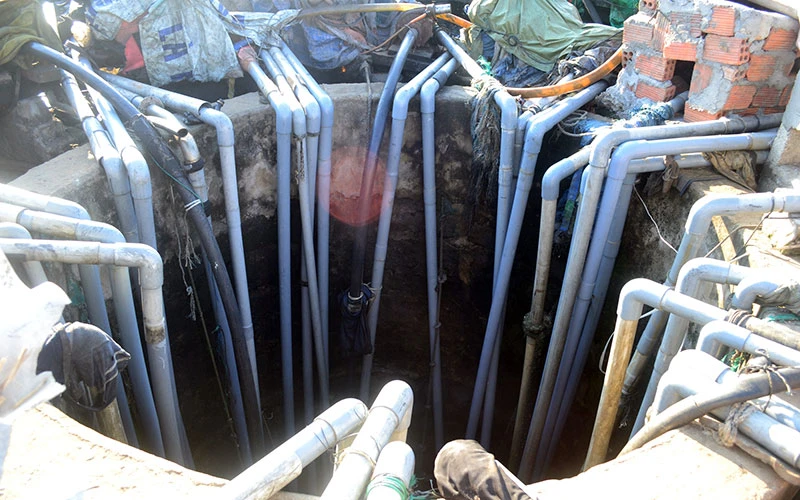 Tình trạng khai thác quá mức khiến nguồn nước ngầm trên đảo Lý Sơn suy kiệt.