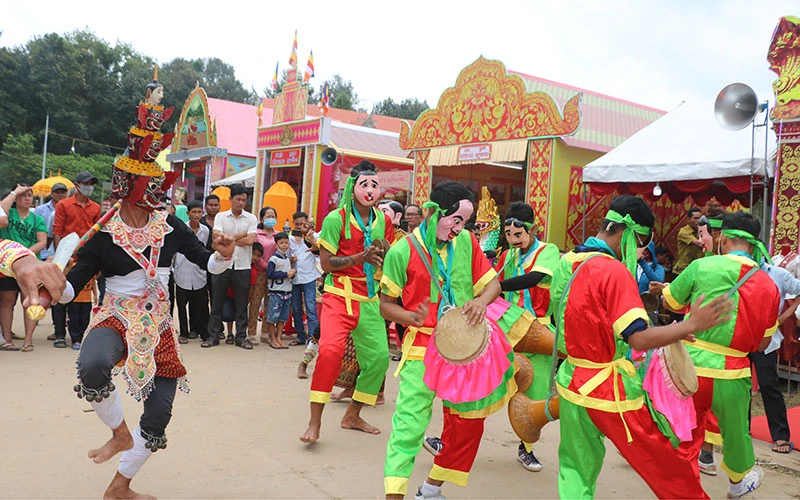 Điệu múa trống Sa đăm là nét đẹp truyền thống của đồng bào Khmer Nam Bộ. 