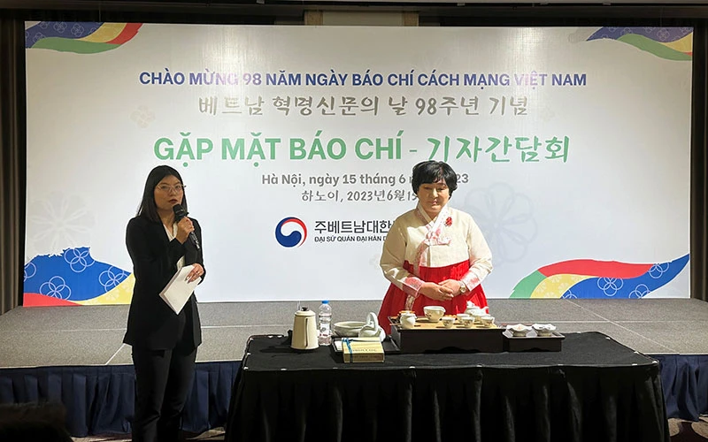 Đại sứ quán Hàn Quốc giới thiệu về văn hóa trà đạo của xứ sở kim chi.