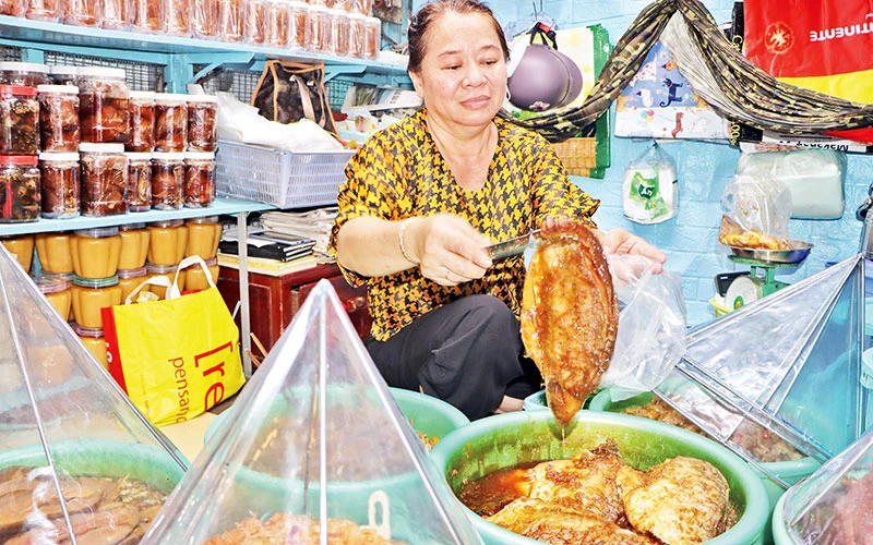 Mắm cá mè vinh nổi tiếng ở thị xã Tân Châu, tỉnh An Giang.