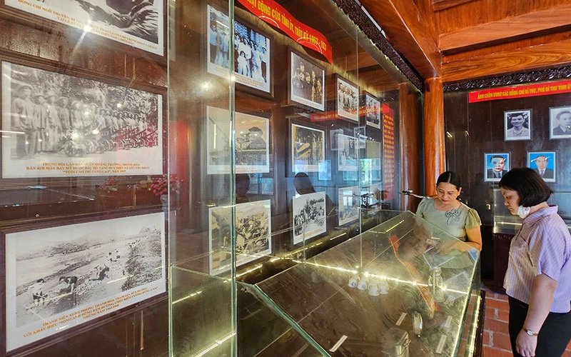 Gian trưng bày hiện vật tại di tích “Trụ sở làm việc cơ quan Tỉnh ủy Thanh Hóa, thời kỳ 1967-1973” tại huyện Thiệu Hóa.