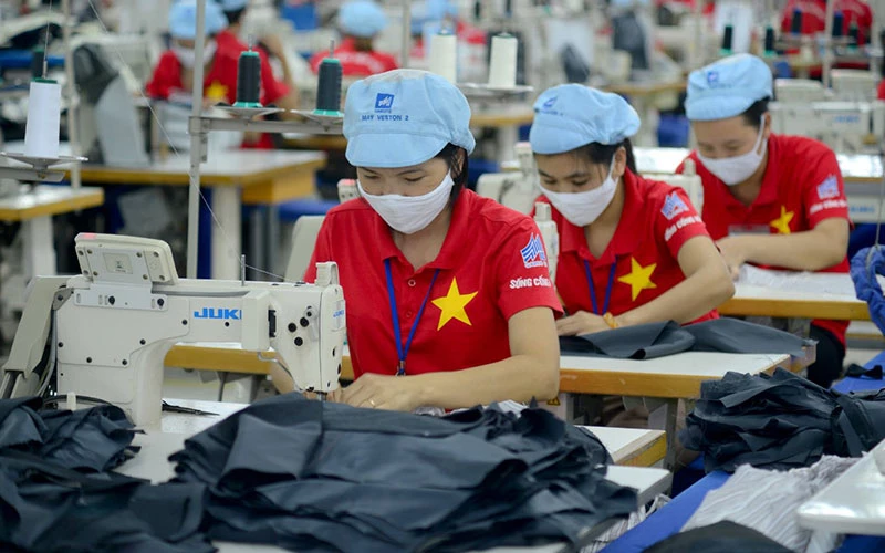 May quần áo xuất khẩu tại Công ty May 10 (thuộc Tập đoàn Dệt may Việt Nam). (Ảnh Hoàng Anh)