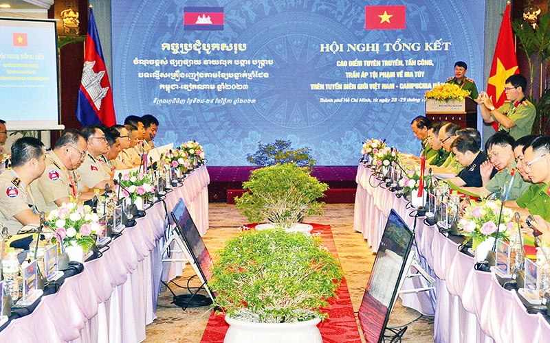 Công an hai nước Việt Nam-Campuchia trao đổi về công tác đấu tranh, phòng chống ma túy tại Thành phố Hồ Chí Minh. 