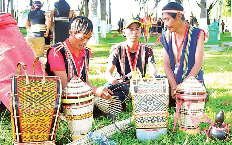 Gia Lai chú trọng phát triển ngành nghề thủ công truyền thống gắn với bảo tồn và phát huy các giá trị văn hóa các dân tộc bản địa.