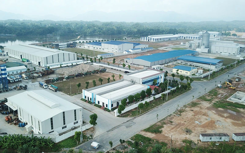 Xây dựng hạ tầng đồng bộ tại Khu công nghiệp Phú Hà (Phú Thọ). (Ảnh LÊ TIÊN)