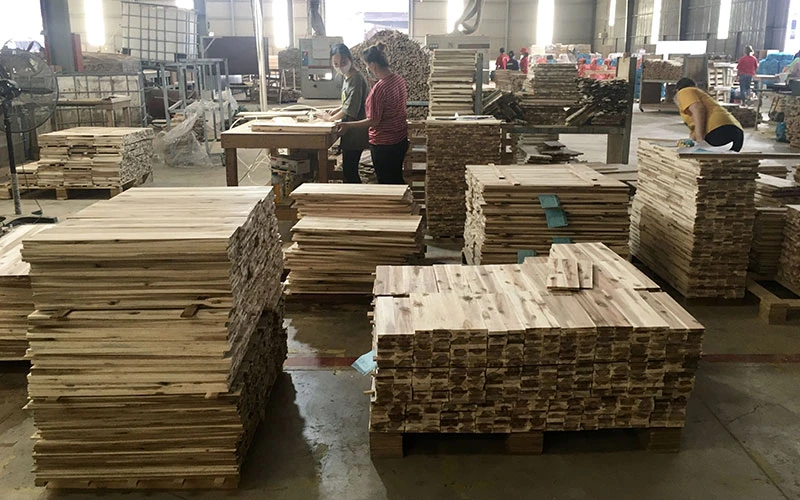 Sản xuất đồ gỗ xuất khẩu tại Công ty cổ phần TAVICO (Đồng Nai).