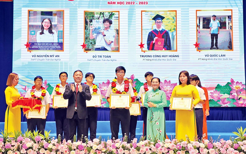 Thành phố Hồ Chí Minh tuyên dương học sinh giỏi năm học 2022-2023.
