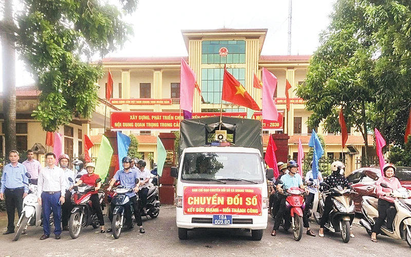 Xã Quang Trung, huyện Vụ Bản (tỉnh Nam Định) ra quân tuyên truyền về chuyển đổi số.