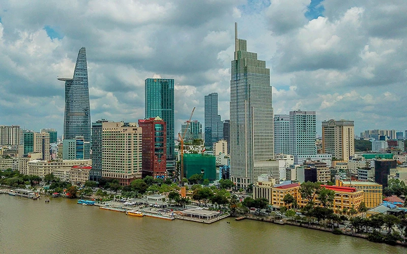 Một góc Thành phố Hồ Chí Minh hôm nay. (Ảnh HOÀNG TRIỀU)