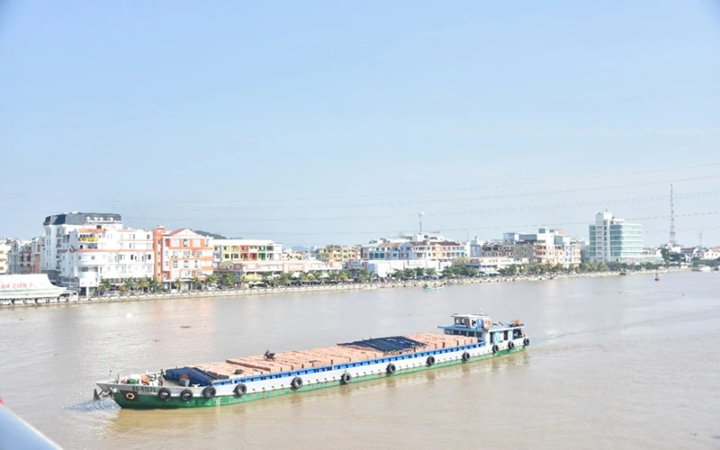 Đầm Đông Hồ, đoạn chảy ra cửa biển thành phố Hà Tiên. 