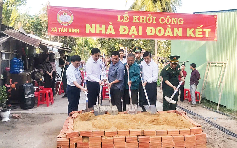 Lễ khởi công xây dựng nhà đại đoàn kết cho người nghèo khu vực biên giới Tây Ninh.