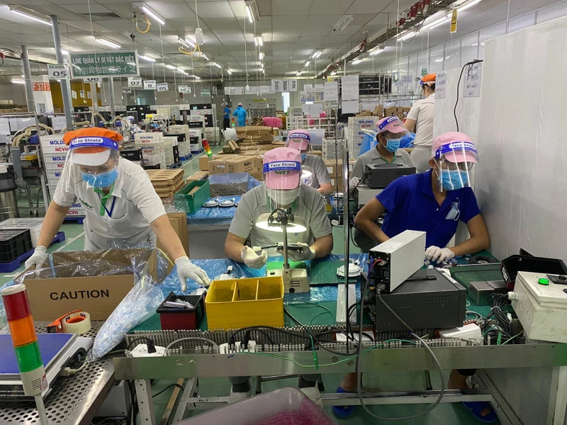 Công nhân sản xuất tại Công ty TNHH Nidec Việt Nam (Khu công nghệ cao Thành phố Hồ Chí Minh).