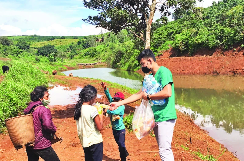Sau dịch, anh Tâm Nguyễn rủ thêm nhiều bạn bè cùng đi làm từ thiện.