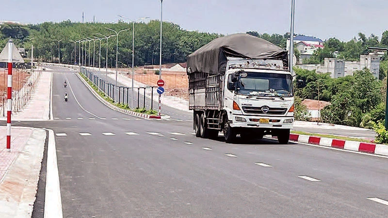 Đường Phan Bội Châu hoàn thành góp phần tạo động lực phát triển kinh tế-xã hội đô thị thành phố Đồng Xoài, tỉnh Bình Phước.