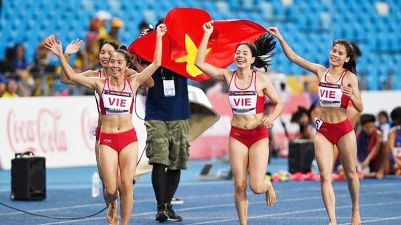 Đội tuyển điền kinh Việt Nam giành Huy chương vàng châu Á nội dung 4x400 m nữ. (Ảnh: VTV.VN)