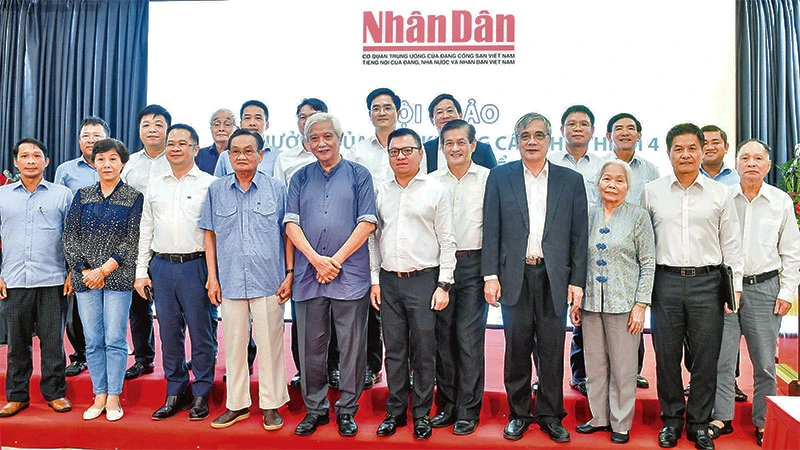 Các đại biểu dự Hội thảo: “Ảnh hưởng của tĩnh không cầu Thủ Thiêm 4 đến tiềm năng phát triển du lịch khu vực Cảng Sài Gòn”. (Ảnh: THÀNH ĐẠT)