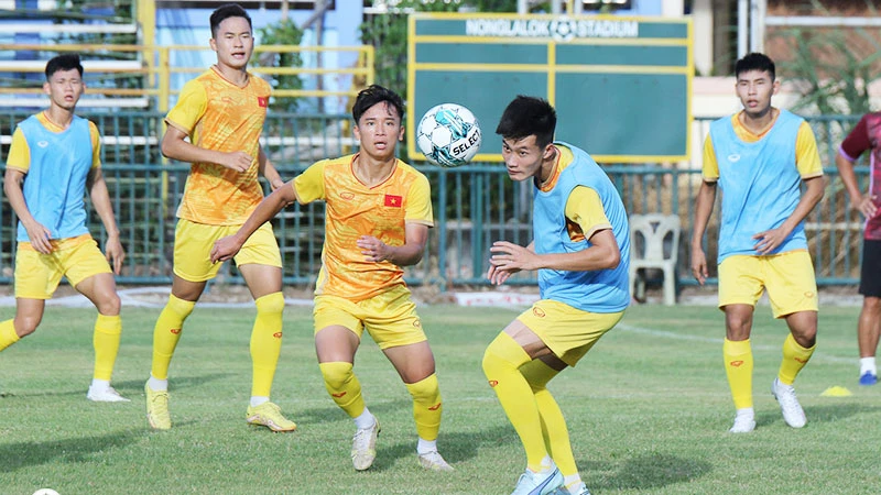 Buổi tập luyện của đội tuyển U23 Việt Nam tại Thái Lan. (Ảnh: VFF)