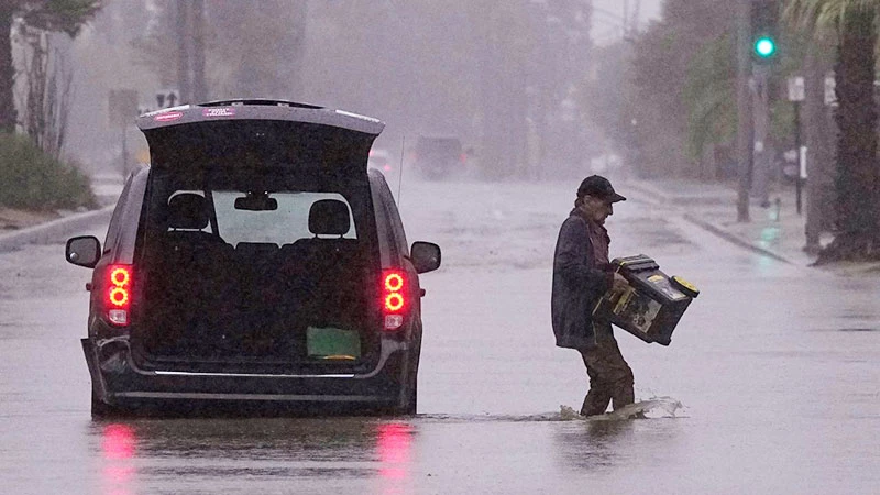 Bão gây ngập lụt ở bang California, Mỹ.