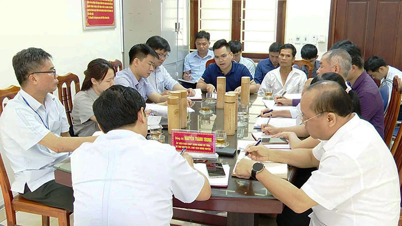 Lãnh đạo huyện Lâm Bình (Tuyên Quang) chủ trì phiên tiếp công dân tháng 7/2023. (Ảnh: XUÂN CƯỜNG)