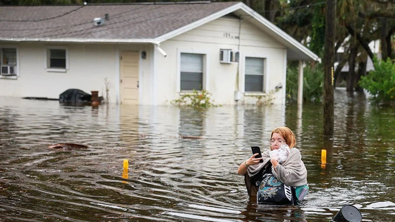 Bão Idalia gây mưa lớn, ngập lụt nghiêm trọng tại bang Florida của Mỹ. (Ảnh: Reuters/Getty )