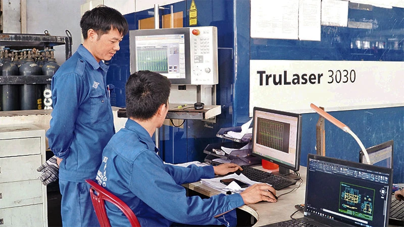 Gia công vật liệu cơ khí cho ngành công nghiệp chế tạo tại Công ty Cơ khí Hà Giang Phước Tường (Đà Nẵng).
