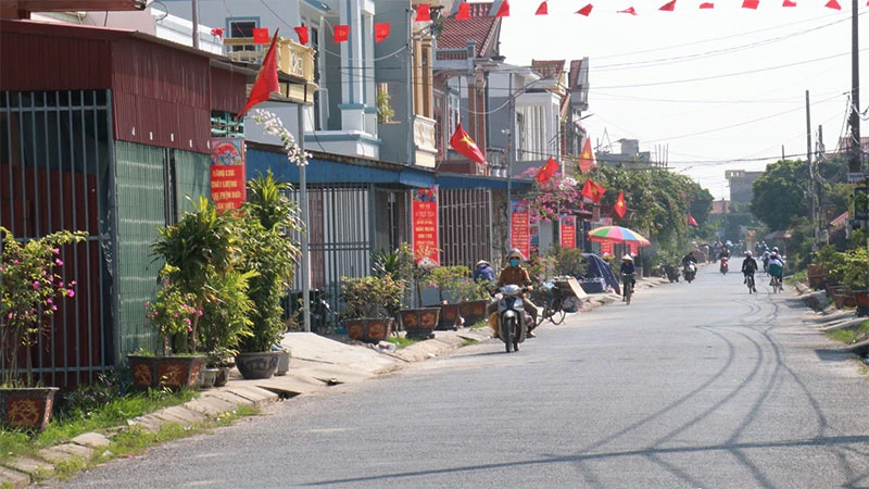 Một tuyến phố tại xã Giao Phong, huyện Giao Thủy - xã được Trung ương chọn thí điểm xây dựng mô hình xã nông thôn mới thông minh.