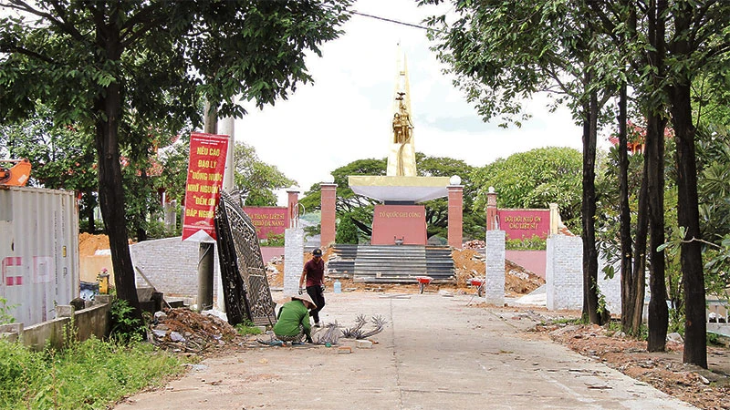Nhiều hạng mục đang được triển khai tại Dự án Đường vào Nghĩa trang liệt sĩ thành phố Đà Nẵng và đường vào nghĩa trủng Phước Ninh, xã Hòa Khương.