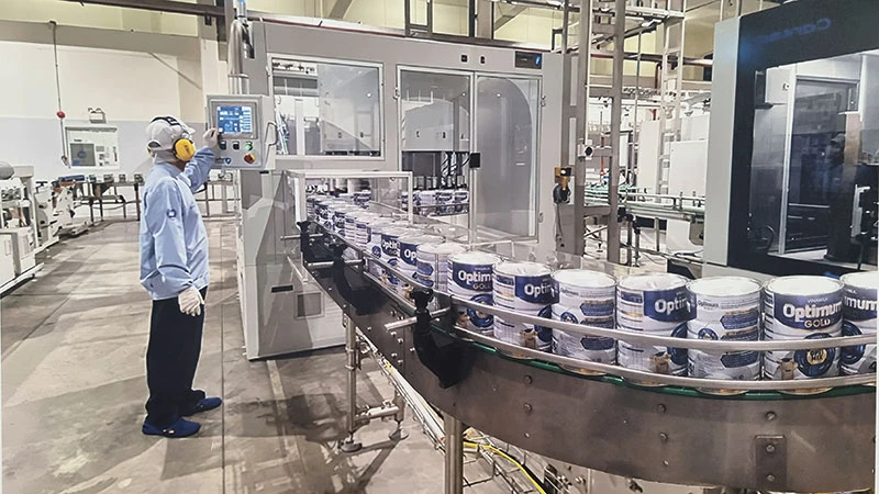 Nhà máy sữa Sài Gòn-Vinamilk đầu tư trang thiết bị công nghệ hiện đại để tiết kiệm năng lượng, giảm phát thải trong quá trình sản xuất. (Ảnh: NGUYỆT BẮC)