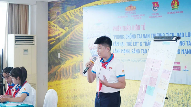 Đại biểu tỉnh Quảng Bình tại phiên thảo luận tổ trong khuôn khổ Chương trình Phiên họp giả định "Quốc hội với trẻ em" lần thứ nhất, năm 2023. (Ảnh: NGỌC NGUYỄN)