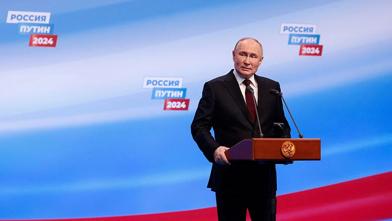Tổng thống Nga V.Putin phát biểu tại trụ sở chiến dịch tranh cử.