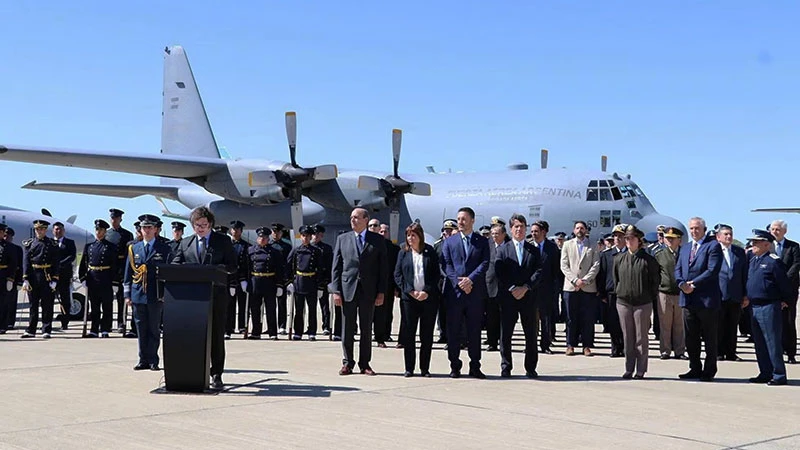 Argentina tiếp nhận máy bay Hercules C-130 từ Mỹ. (Ảnh: REUTERS)