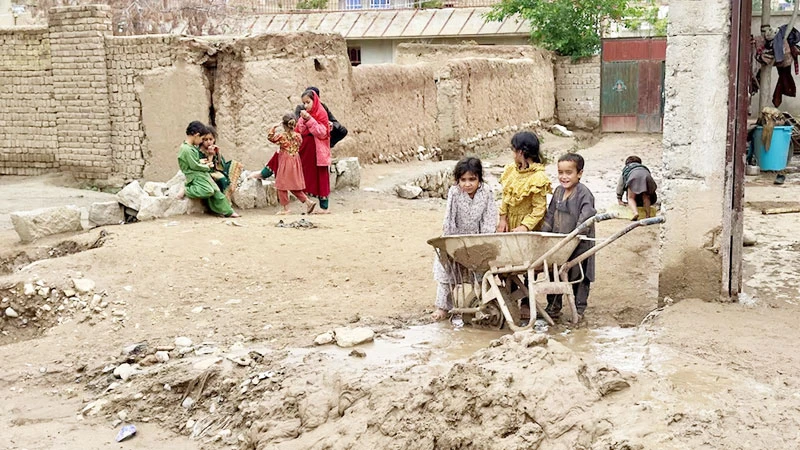 Lũ quét tàn phá ngôi làng ở tỉnh Baghlan của Afghanistan. (Ảnh: REUTERS)