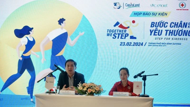 Ông Ronald Tay, Tổng Giám đốc CapitaLand Development (Việt Nam) phát biểu ý kiến tại buổi khởi động chiến dịch "Bước chân gắn kết yêu thương".