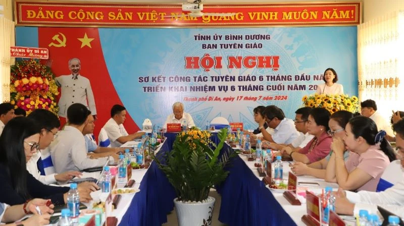 Toàn cảnh hội nghị.