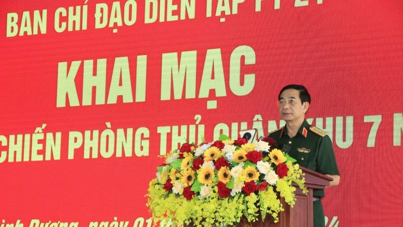 Đại tướng Phan Văn Giang phát biểu ý kiến chỉ đạo tại khai mạc diễn tập tác chiến phòng thủ Quân khu 7. 