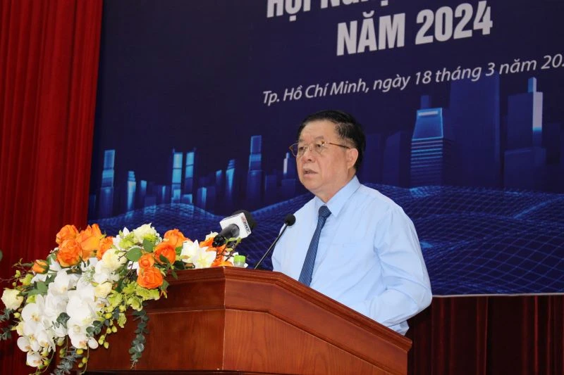 Đồng chí Nguyễn Trọng Nghĩa, Bí thư Trung ương Đảng, Trưởng Ban Tuyên giáo Trung ương phát biểu chỉ đạo Hội nghị.