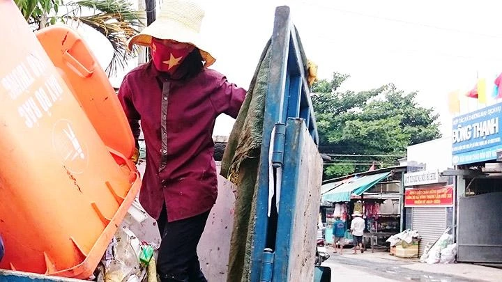 TP Hồ Chí Minh vẫn đang gặp khó trong thu gom xử lý rác thải sinh hoạt.