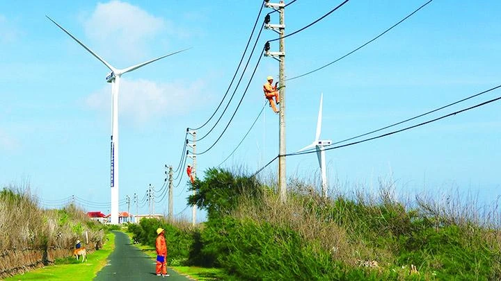 Dự án điện gió trên đảo Phú Quý, Bình Thuận. Ảnh: QUỐC HANH