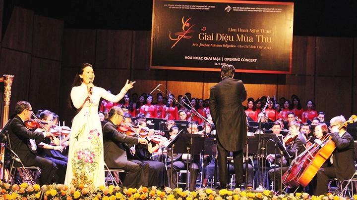 Dàn nhạc giao hưởng nhạc - vũ kịch TP Hồ Chí Minh tại liên hoan “Giai điệu mùa thu” 2022.