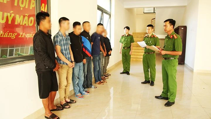 Một nhóm cá độ bóng đá tại thị trấn Quảng Phú vừa bị phát hiện bắt giữ.